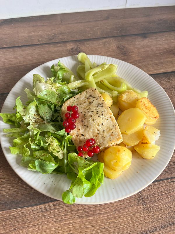 Vegetarischer Grillkäseteller, fertig angerichtet