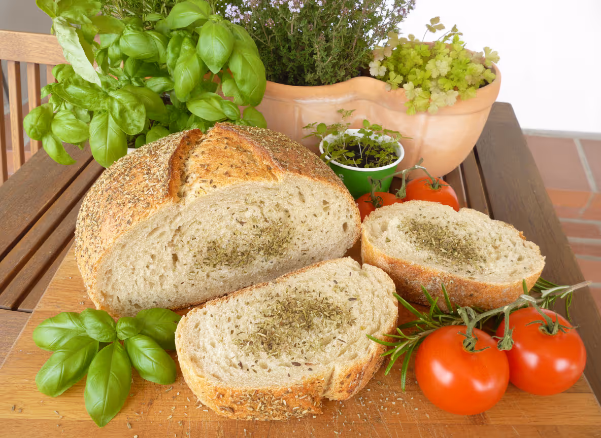 Brot mit Kräutern der Provence, fertig angerichtet